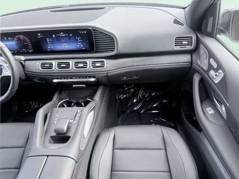 Used 2025 Mercedes-Benz GLE 450e 4MATIC w/ AMG Line Exterior image 35