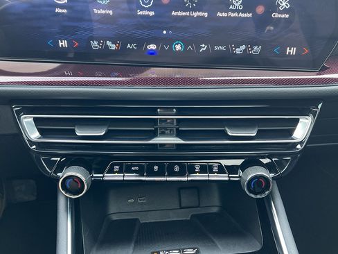 Used 2024 Chevrolet Traverse RS image 24