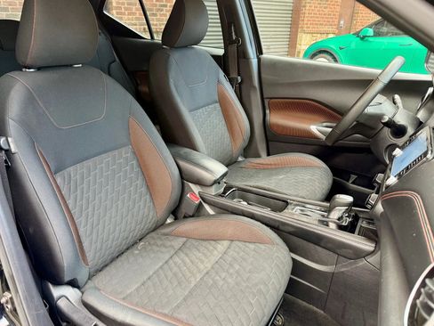 Used 2022 Nissan Kicks SR w/ Interior Electronics Package FWD image 13