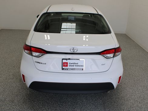 Used 2026 Toyota Corolla LE FWD image 8