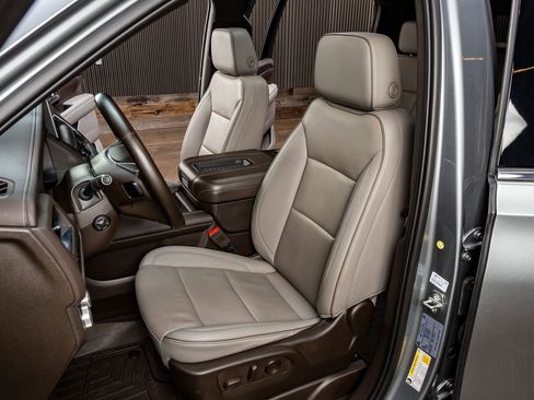 Used 2023 GMC Yukon XL SLT w/ SLT Premium Package image 30