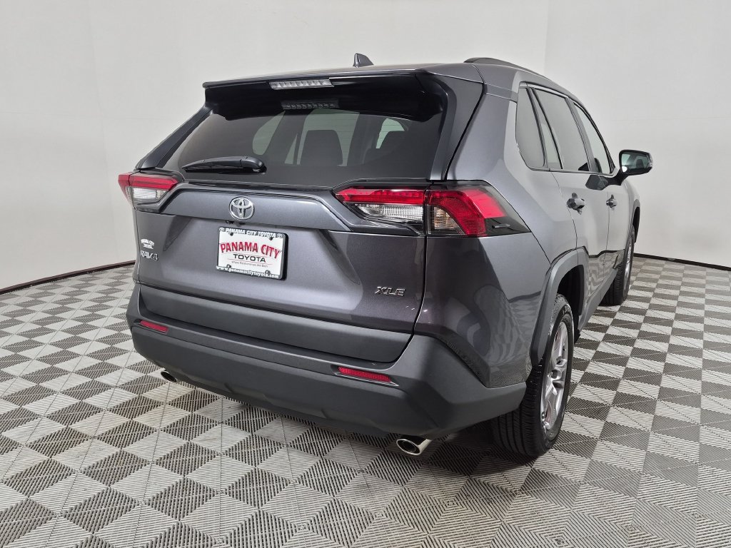 Used 2024 Toyota RAV4 XLE w/ Convenience Package FWD image 3