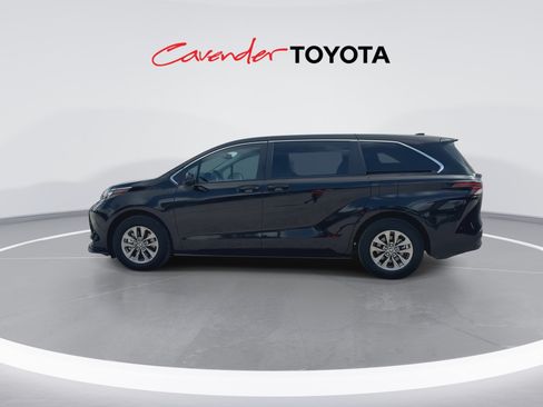 Certified 2026 Toyota Sienna LE FWD image 5