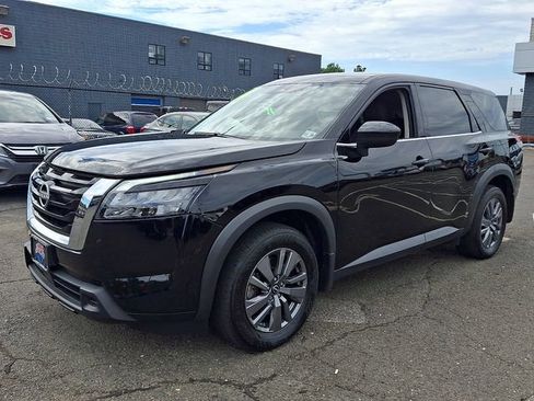 Used 2024 Nissan Pathfinder S AWD/4WD image 2
