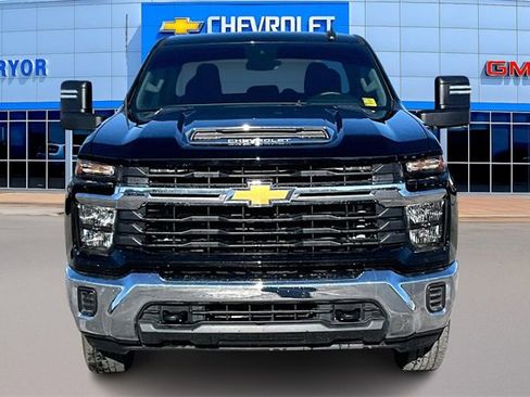 Used 2024 Chevrolet Silverado 2500 LT image 2