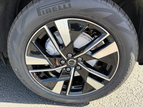 New 2026 Volvo XC60 B5 Core w/ Protection Package image 32