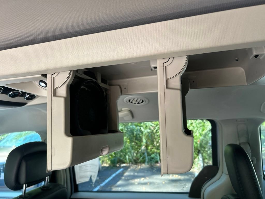 Used 2013 Chrysler Town & Country Touring FWD image 24