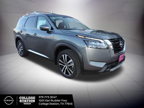 New 2025 Nissan Pathfinder Platinum w/ Cargo Package image 3