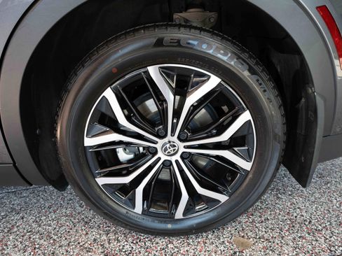 Certified 2023 Toyota Crown XLE image 29