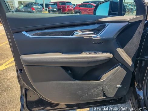 Certified 2024 Cadillac XT6 Sport w/ LPO, Floor Liner Package AWD/4WD image 28