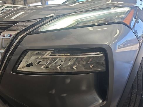 Used 2023 Nissan Rogue SV image 34