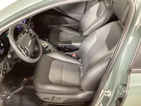 Used 2023 Kia Niro EX w/ EX Cold Weather Package FWD image 25