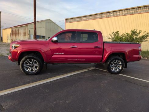 Used 2017 Toyota Tacoma Limited w/ Tow Package image 2