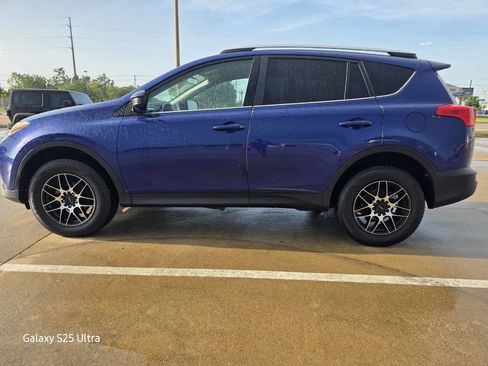 Used 2015 Toyota RAV4 LE FWD image 8