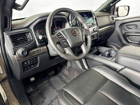 Used 2024 Nissan Titan PRO-4X w/ Pro-4x Convenience Package AWD/4WD image 9