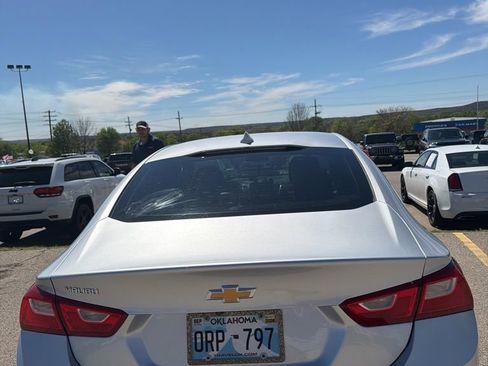 Used 2017 Chevrolet Malibu LT image 11