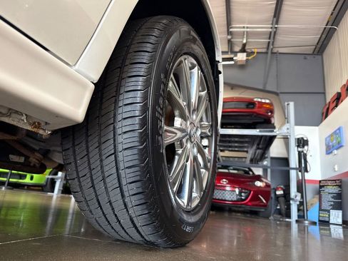 Used 2011 Buick Lucerne CXL image 45