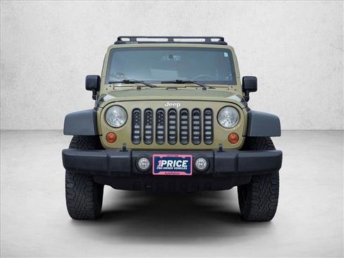 Used 2013 Jeep Wrangler Unlimited Rubicon w/ Connectivity Group AWD/4WD image 2