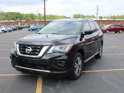 Used 2020 Nissan Pathfinder S AWD/4WD image 2