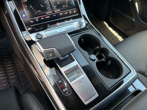 Used 2025 Audi Q8 Prestige AWD/4WD image 23
