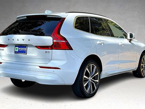 Certified 2022 Volvo XC60 B5 Momentum image 6