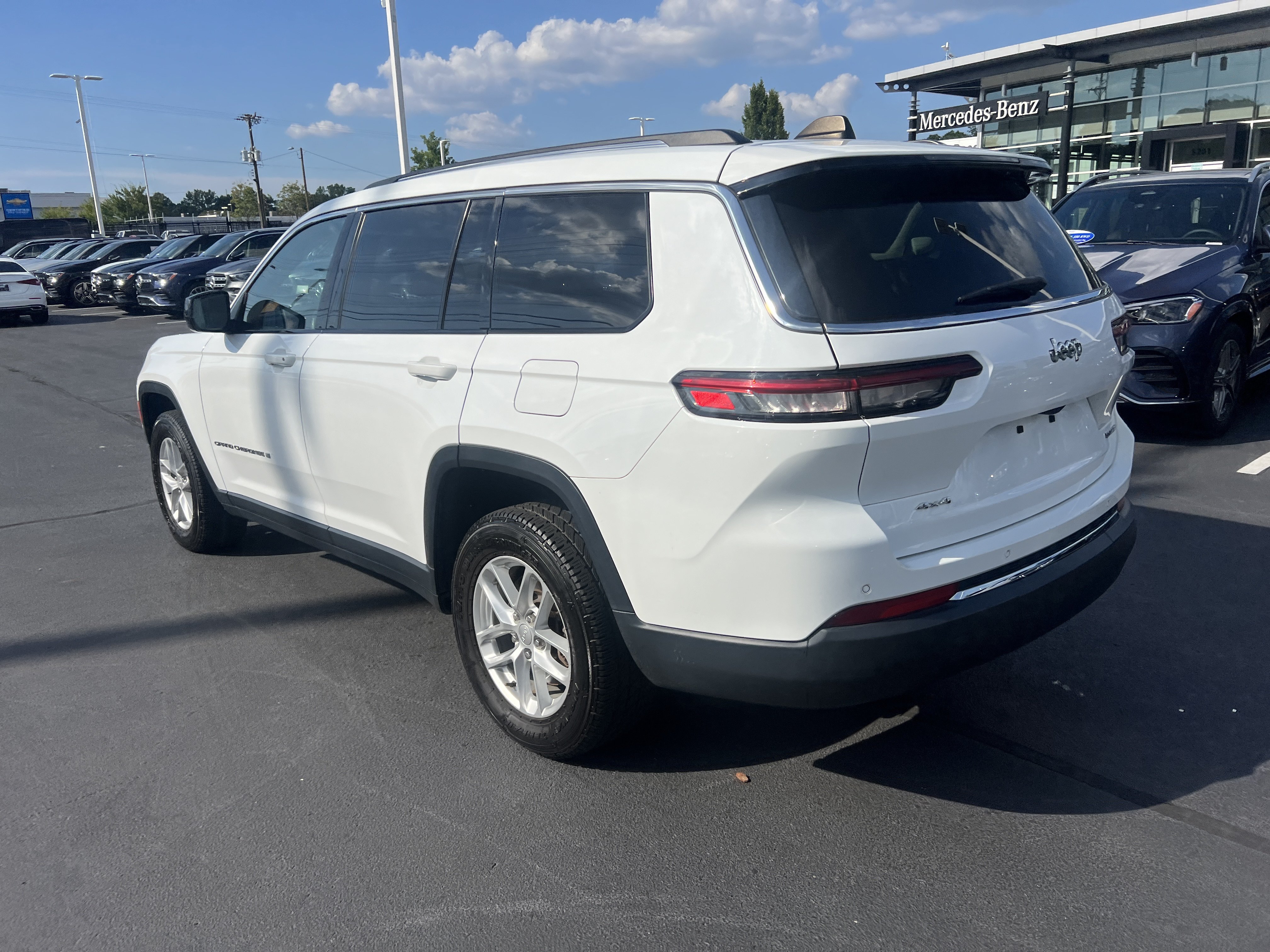 Used 2023 Jeep Grand Cherokee L Laredo AWD/4WD image 9