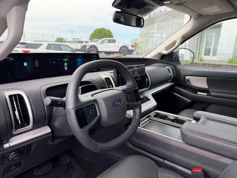 Certified 2025 Ford Expedition Active AWD/4WD image 9
