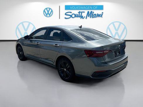 Used 2023 Volkswagen Jetta SE w/ Panoramic Sunroof Package FWD image 5