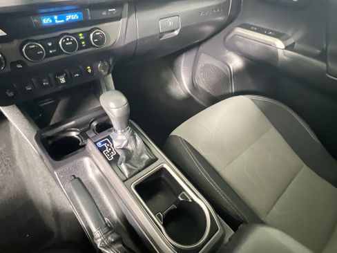 Used 2021 Toyota Tacoma TRD Sport w/ Technology Package AWD/4WD image 26