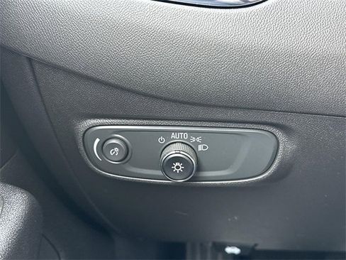 Used 2024 Chevrolet Equinox LS w/ LS Convenience Package image 17