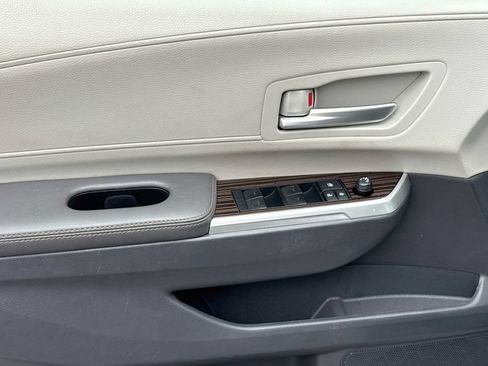 Used 2024 Toyota Sienna XLE FWD image 22