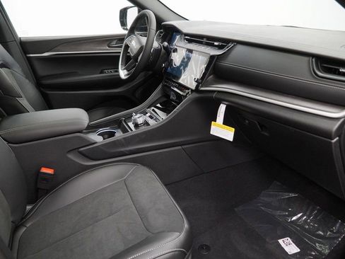 New 2026 Jeep Grand Cherokee Altitude image 34