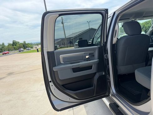 Used 2019 RAM 1500 Classic SLT AWD/4WD image 33