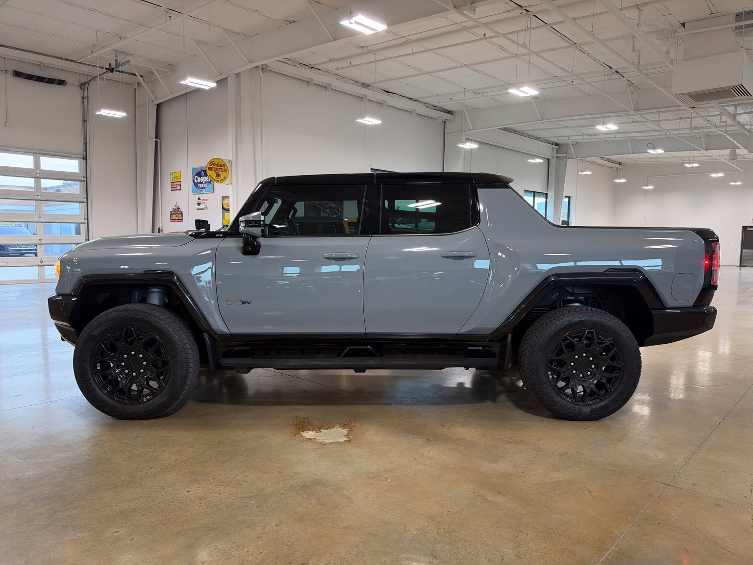Used 2025 GMC Hummer EV 2X w/ LPO, Illumination Package AWD/4WD image 5
