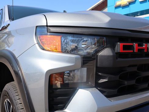 Used 2025 Chevrolet Silverado 1500 Custom Trail Boss w/ LPO, Dark Essentials Package image 5