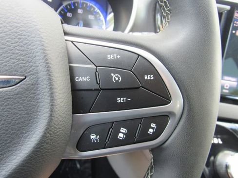 Used 2024 Chrysler Pacifica Touring-L image 44