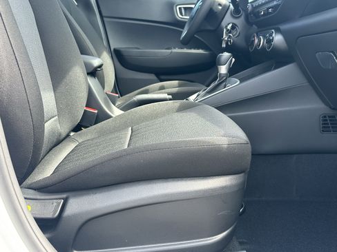 New 2025 Hyundai Venue SE image 15