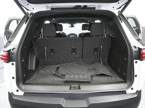 Used 2023 Chevrolet Traverse LT AWD/4WD image 11