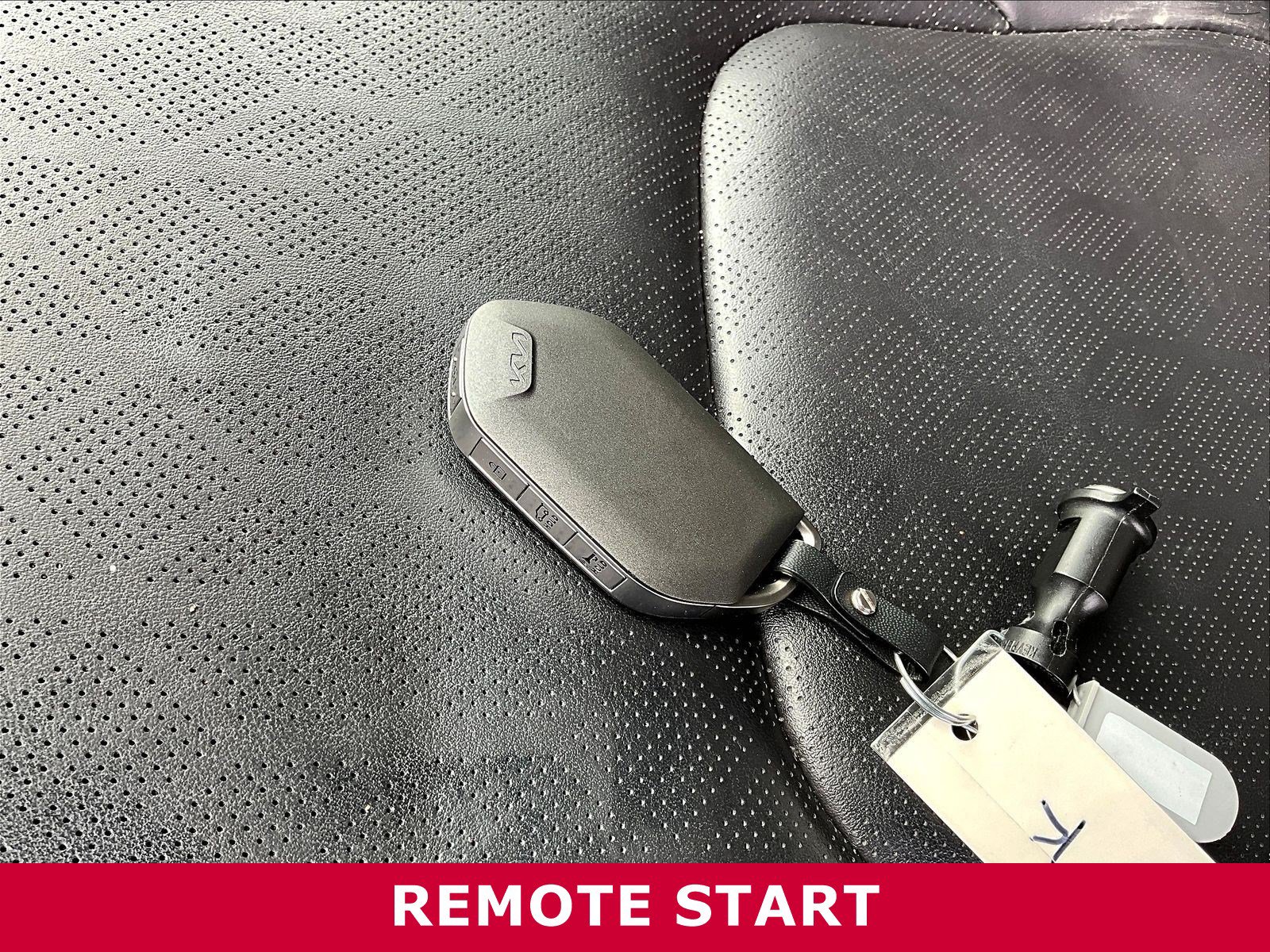 Used 2025 Kia Carnival EX FWD image 30