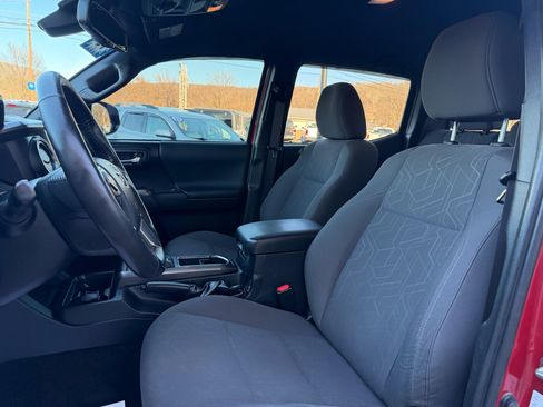 Used 2019 Toyota Tacoma TRD Off-Road image 11