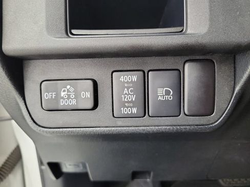 Used 2018 Toyota Tacoma TRD Sport w/ Technology Package RWD image 29