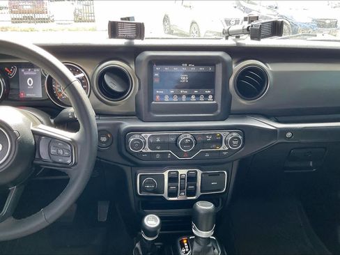 Used 2023 Jeep Gladiator Sport image 7