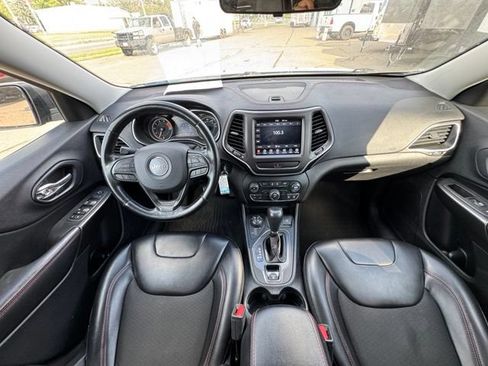 Used 2020 Jeep Cherokee Trailhawk w/ Cold Weather Group AWD/4WD image 16