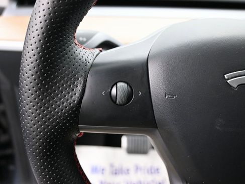 Used 2023 Tesla Model Y Long Range image 18