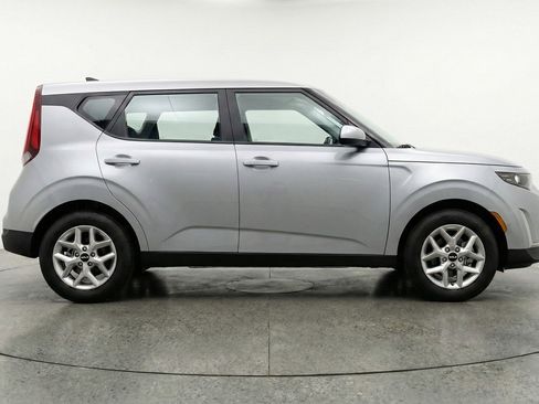 Used 2025 Kia Soul LX w/ LX Technology Package FWD image 11