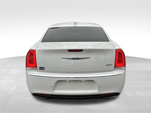 Used 2021 Chrysler 300 Touring L image 4