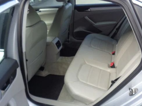 Used 2013 Volkswagen Passat 2.5 SE FWD image 16