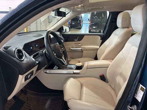 Used 2023 Mercedes-Benz GLB 250 4MATIC image 4