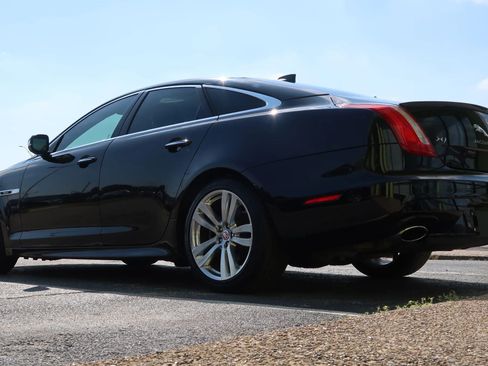 Used 2016 Jaguar XJ R-Sport image 13
