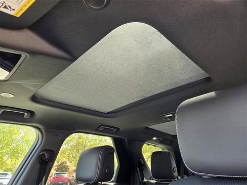 New 2025 Land Rover Discovery S image 12